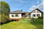 Frankfurt-Nieder-Erlenbach: Einmalige Lage! Großzügiges Villenanwesen am Bebauungsrand - Einfamilienhaus Frankfurt am Main Bonames | Angebot:26334718