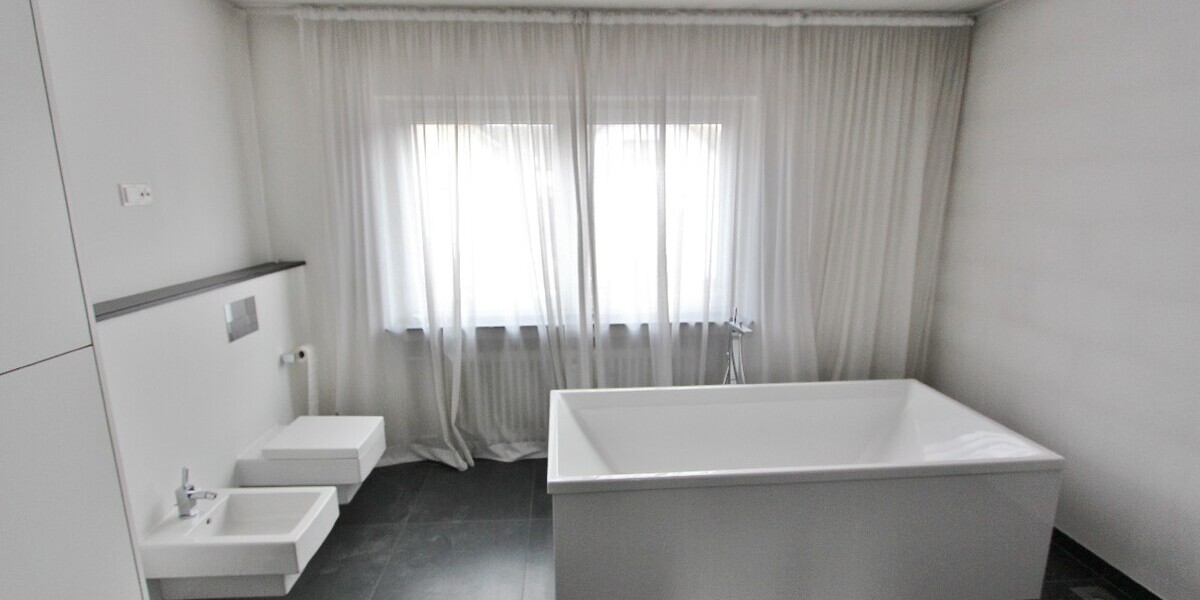 große freistehende Wanne