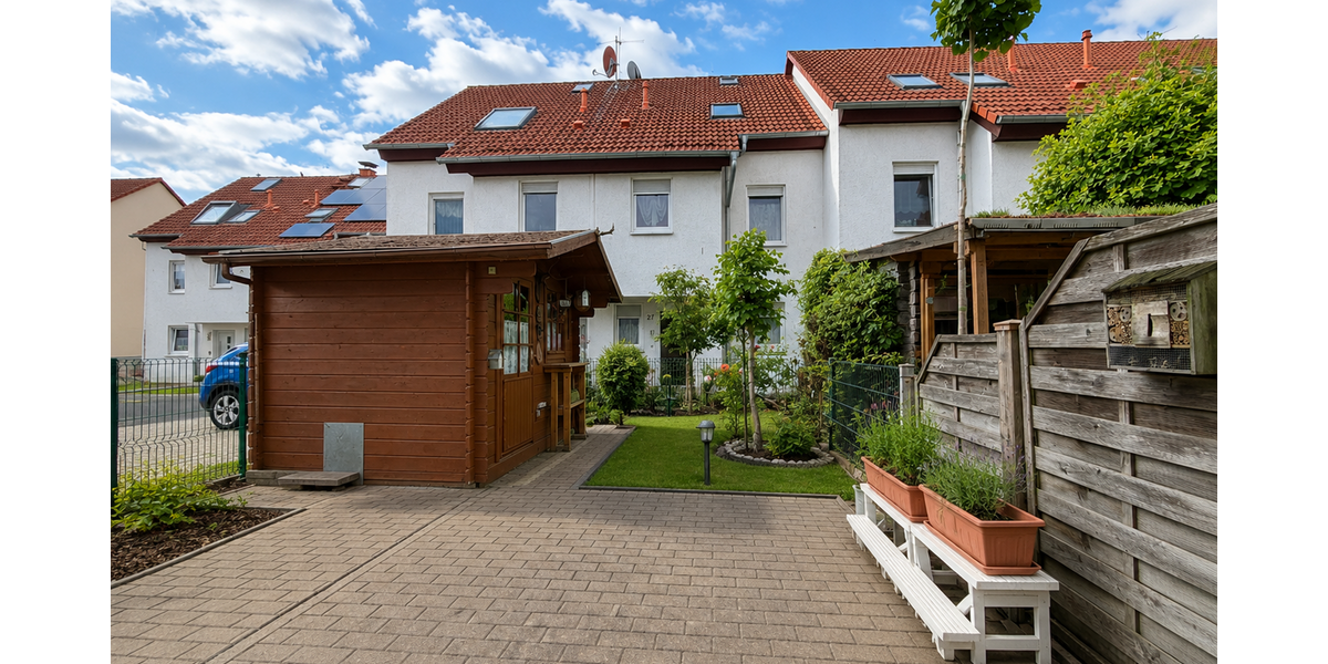 Gartenfläche mit Hütte